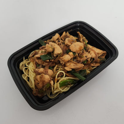 Pollo Saltado con Tallarín